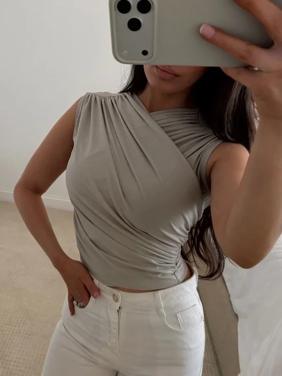 Elegant top - Picture 1 of 3